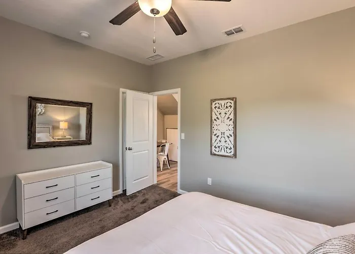 Airy Tallahassee Condo ~ 5 Mi To Downtown!