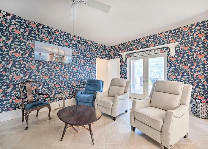 Lanai & Pool: Elegant Villa In Winter Haven!