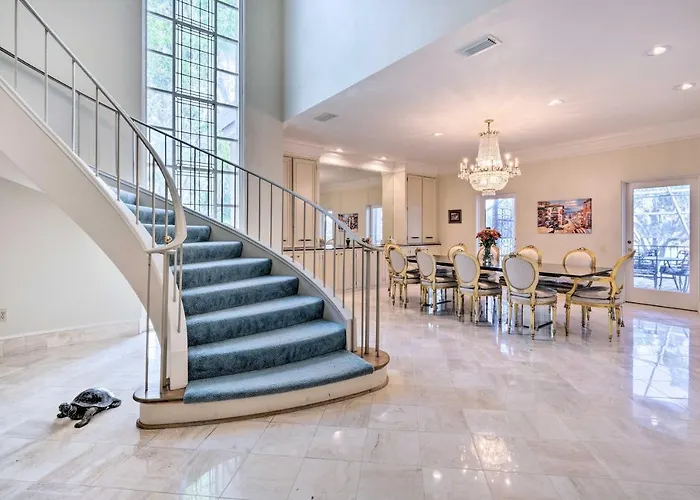 Lanai & Pool: Elegant Villa In Winter Haven!