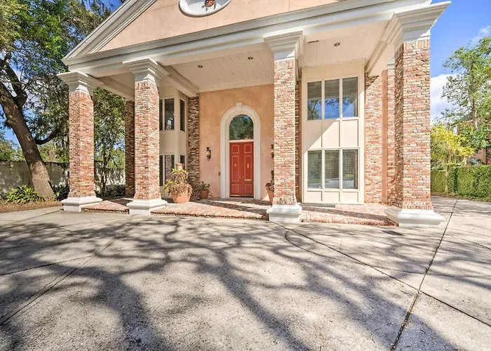 Lanai & Pool: Elegant Villa In Winter Haven!