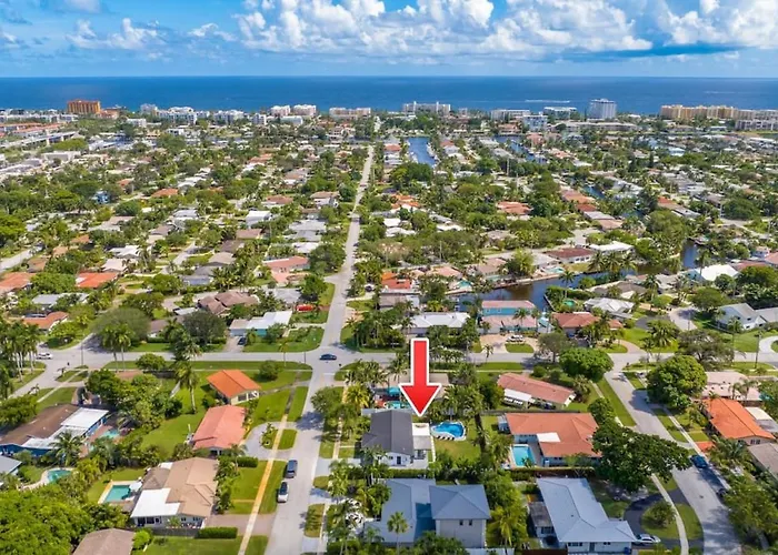 Delilas Chic 3 Bedroom 2 Bath Abode With Heated Pool