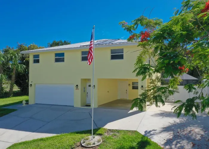 Jensen Beach Pool Home W/ Guest Suite