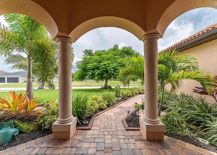 Gulf Access Sleeps 8 - Villa Tropicana - Roelens Vacations