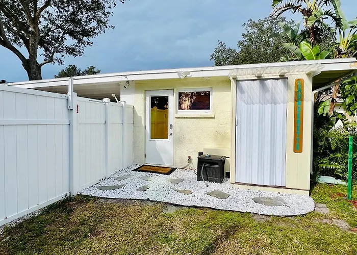 Close To Beaches With Hot Tub And Large Garden