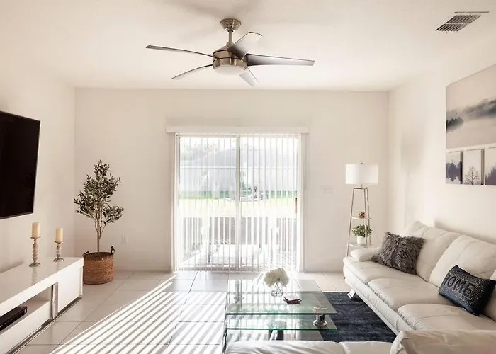 Modern 4 Bdr Home Near Tradition Town Center