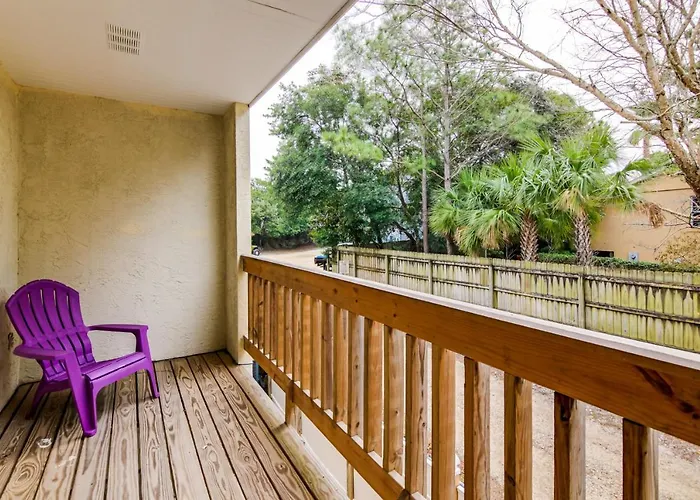 Destin Townhome W/ Balcony - Walk To The Beach!