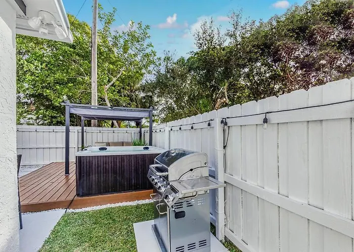* New* The Bungalow Jupiter! - Moremoments Rentals
