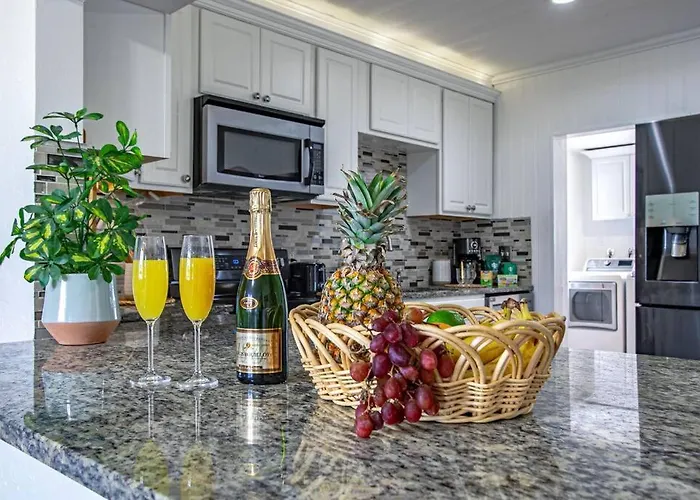 * New* The Bungalow Jupiter! - Moremoments Rentals