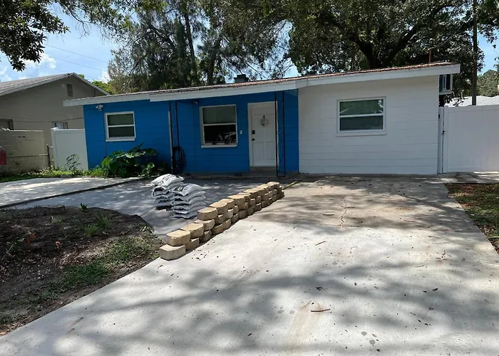 Upscale Unique Studio, Private Yard And Entrance