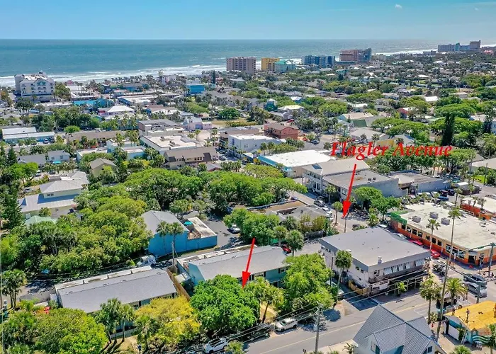 Steps From Flagler Avenue! Charming Home With Private Garage And Full Kitchen!