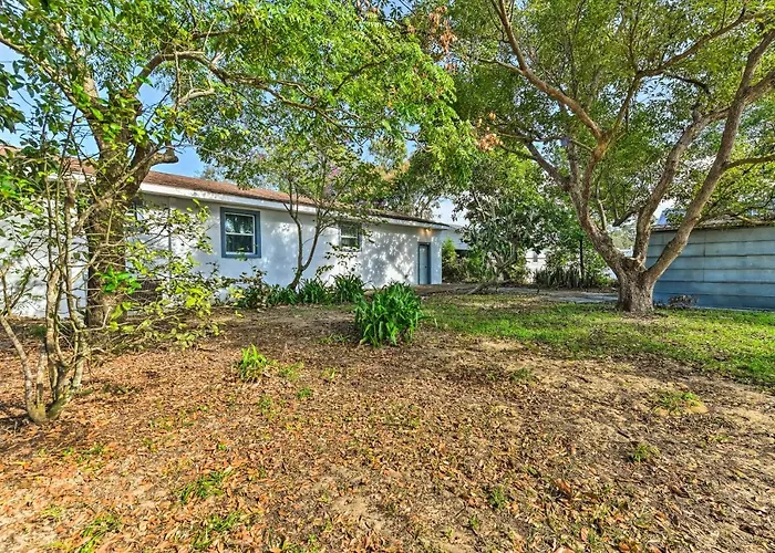 Bright, Pet-Friendly Retreat In Avon Park!