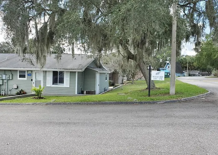 Beautiful Cottage Near Lake Louisa & Mins From Disney, Vehicle Rental Available