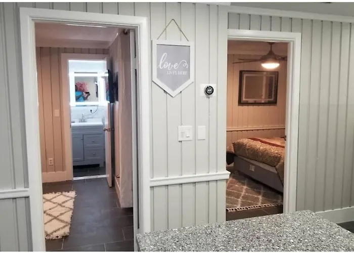 Beautiful Cottage Near Lake Louisa & Mins From Disney, Vehicle Rental Available