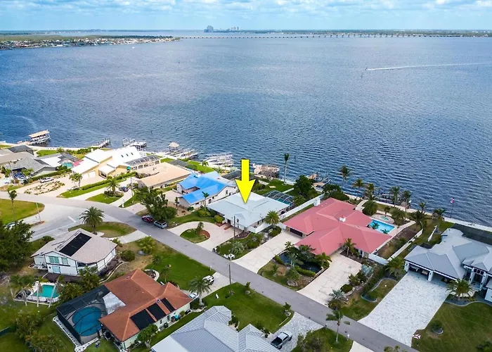 Heated Pool, Ping Pong Table, Sleeps 8 - Villa Sunset Riverhouse