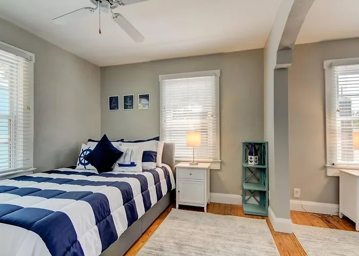 Rare- Downtown 2 Bedroom! Family Friendly!