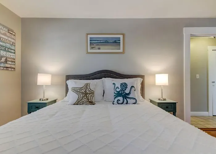Rare- Downtown 2 Bedroom! Family Friendly!