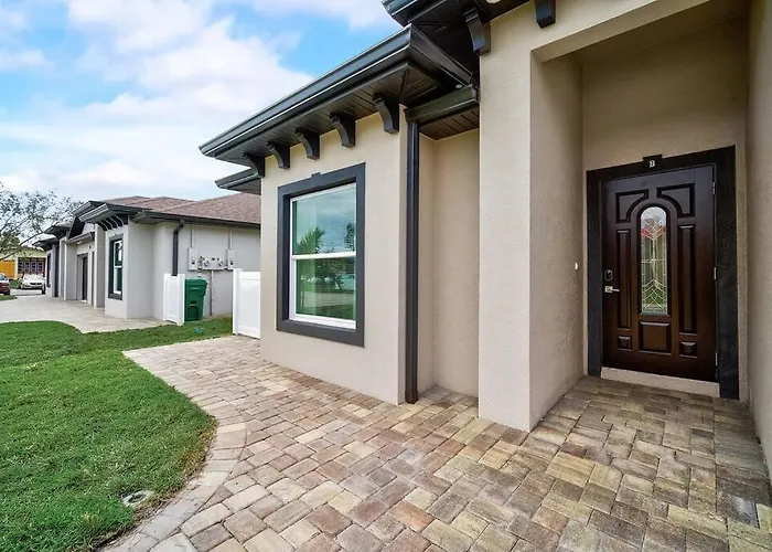 Family Villa King Bed, 3 Bedrooms 2Baths, 7 Guests, Close To Beaches, Golfing, Fishing