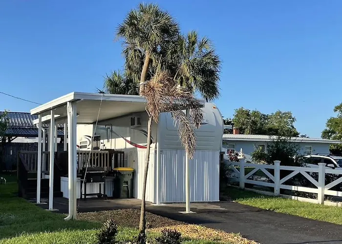 Woody'S By The Lake Llc