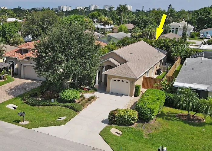 Cozy Beach House - 5 Minutes From Vanderbilt Beach