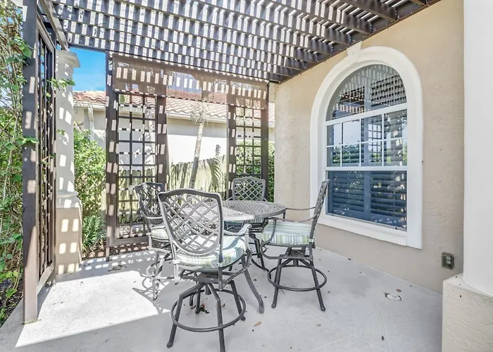 Cozy Beach House - 5 Minutes From Vanderbilt Beach
