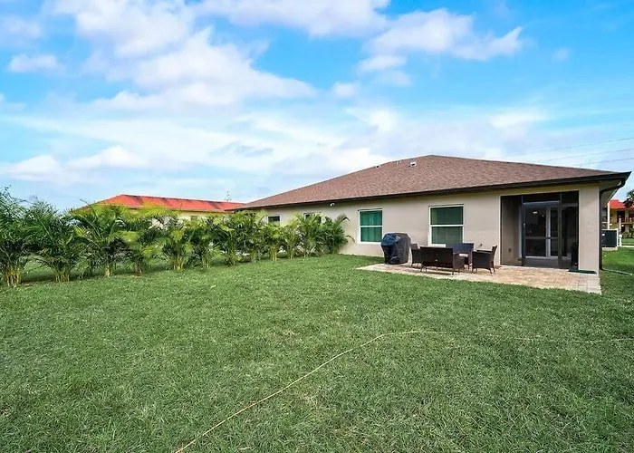 Family Villa King Bed, 3 Bedrooms 2Baths, 7 Guests, Close To Beaches, Golfing, Fishing
