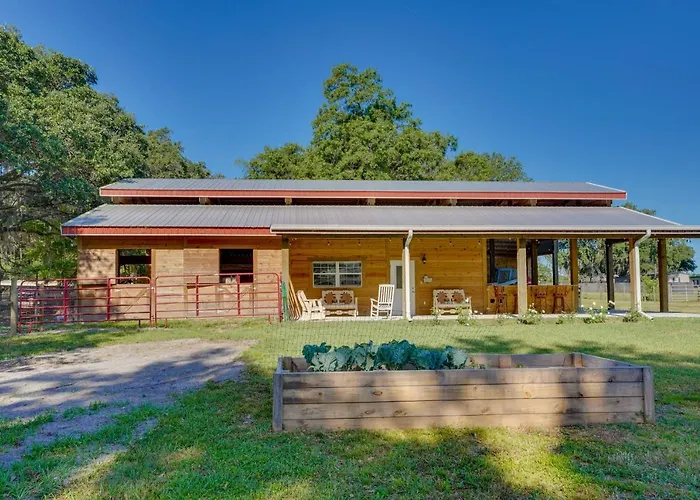 Farm Stay: Modern Barndominium In Lakeland!