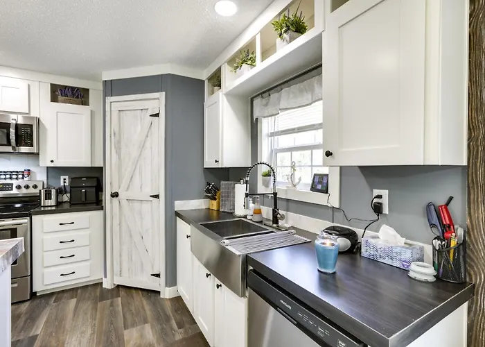Charming Perry Home ~ 2 Mi To The Gulf!