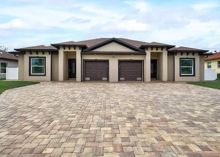 South West Florida Family Home, 3 Bedroom,2 Bathroom, King Bed Suite, Close To Beaches, Parks, Fishing, Golfing, Kayaking