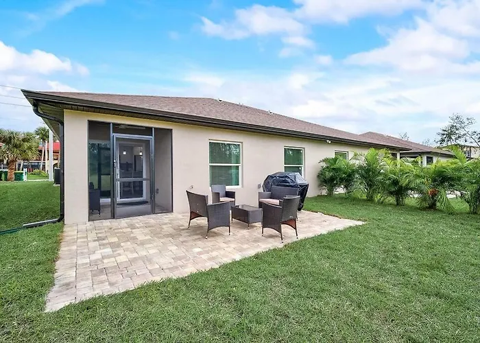 Coastal Haven: Family Home near Florida's Southwest Beaches