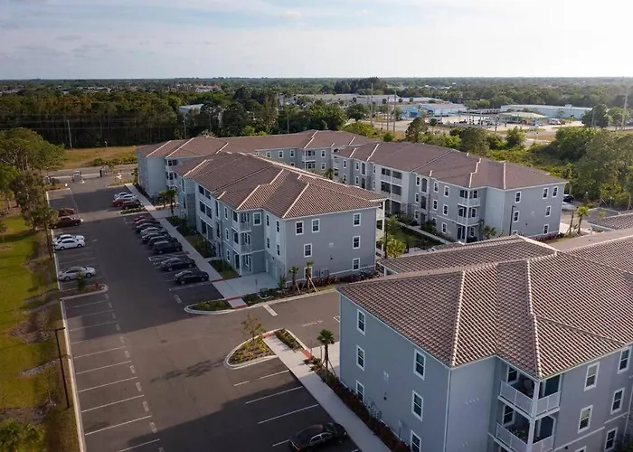 Elegant 3Br/2Ba Condo Near Beaches & Attractions