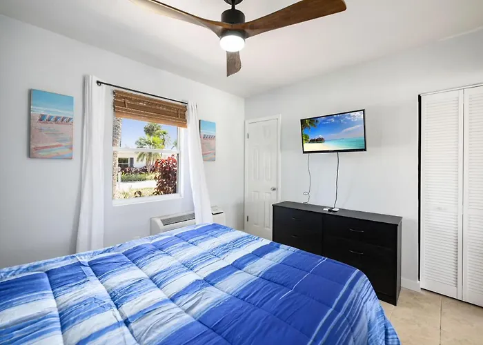 Cottage Bungalow Near Beach! King Bed With Pool & Bbq