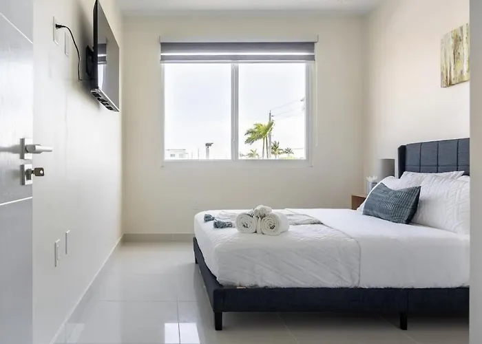 Modern Townhouse With Terrace!