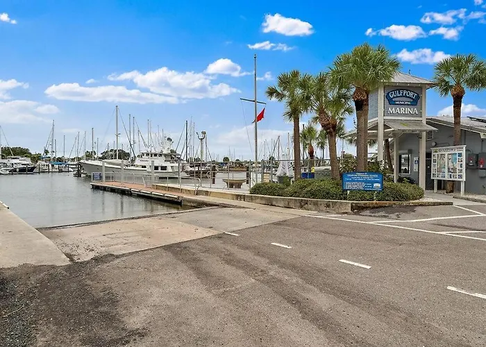 Quaint Gulfport Beach Bungalow