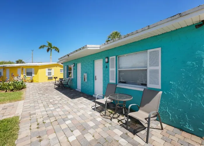 Cottage Bungalow Near Beach! King Bed With Pool & Bbq