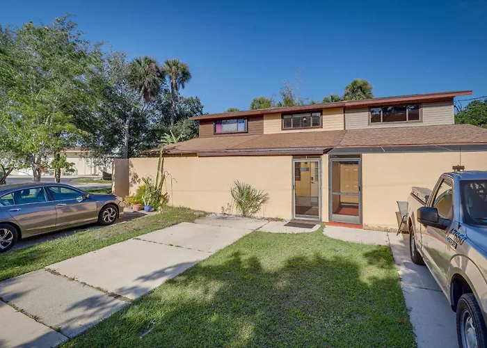 Breezy Cape Canaveral Townhome ~ 1 Mi To Beach!