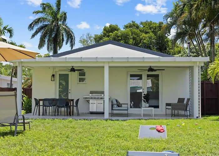 Newly Remodeled House In Miami - 3Br House With Private Yard - 5 Min Ride To Hollywood Beach