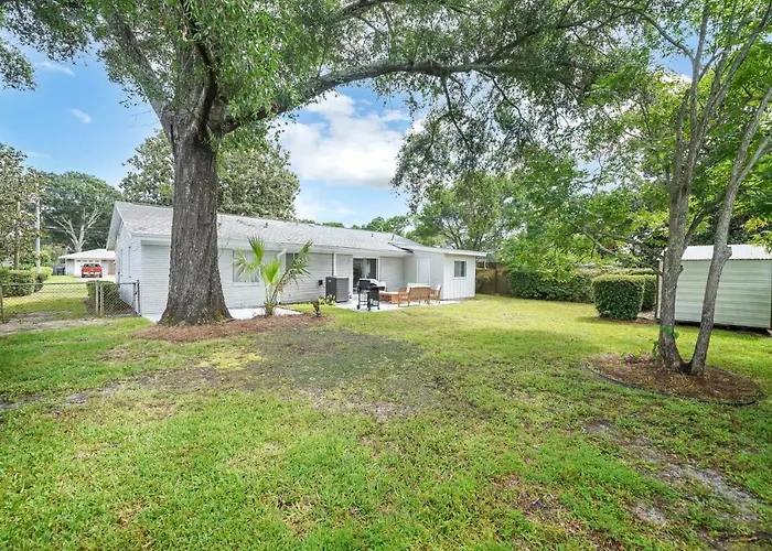 Magnolia - Family-Friendly Comforts, Tvs, Grill & Just Steps To The Beach!
