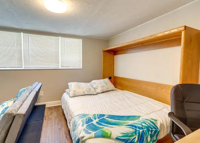 Family-Friendly Gulfport Retreat Near The Beach