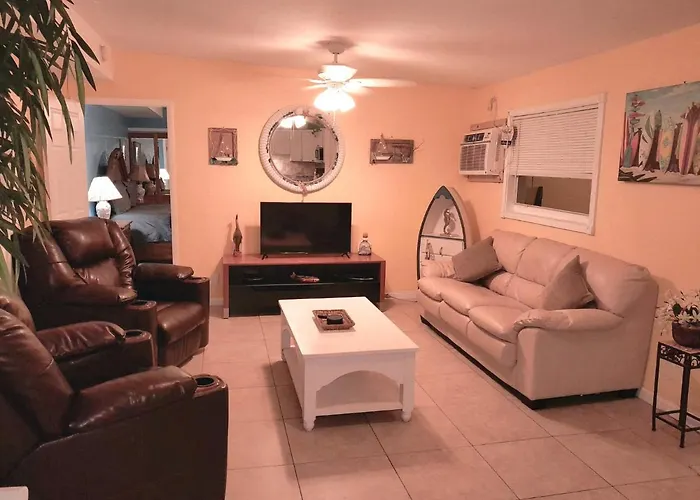 Susan And Ledif'S Tropical Hideaway