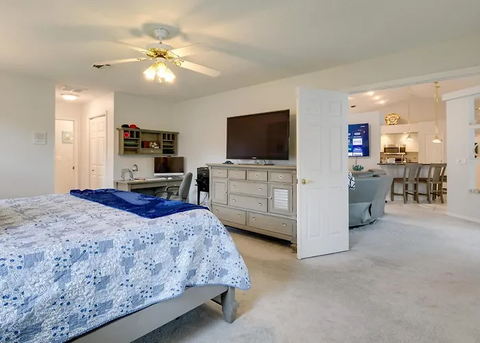 Pool, Grill & Golf Course Views: Spring Hill Stay!