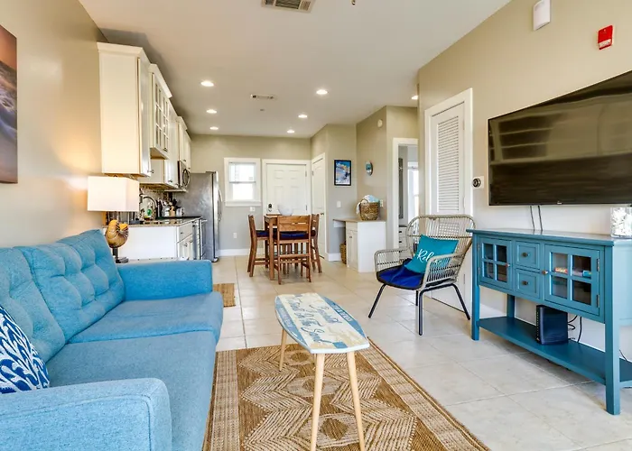 Bayfront Pensacola Beach Condo W/ Pool & Elevator