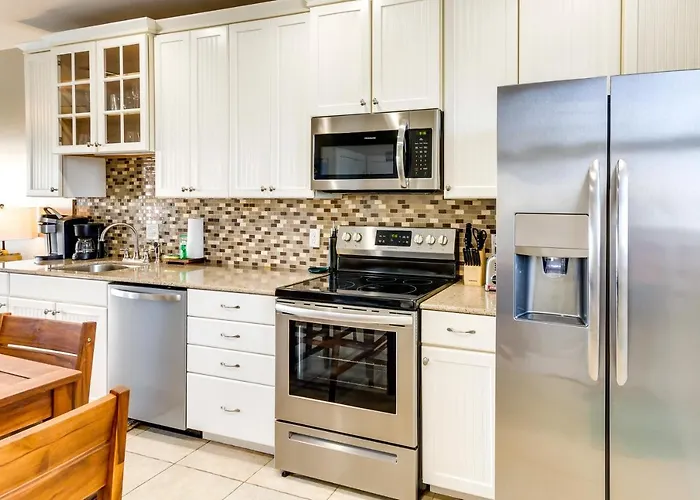 Bayfront Pensacola Beach Condo W/ Pool & Elevator