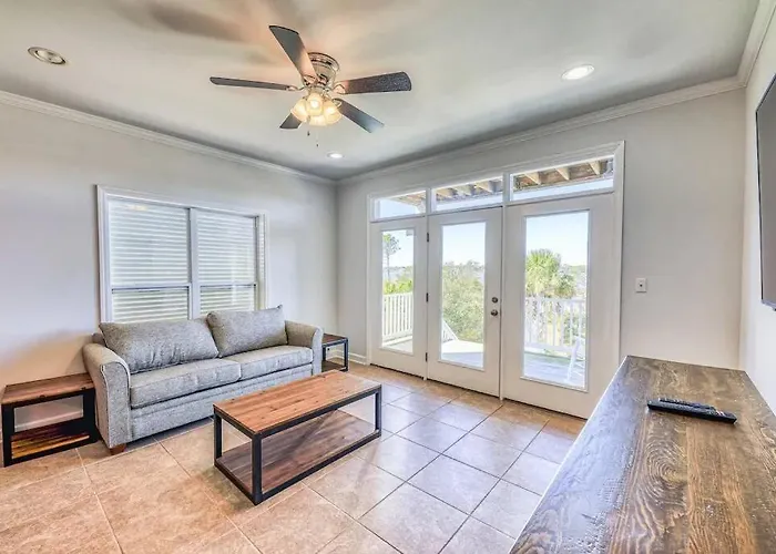 Sandy Fox- Walk To Beach, Private Pool, Sleeps 26
