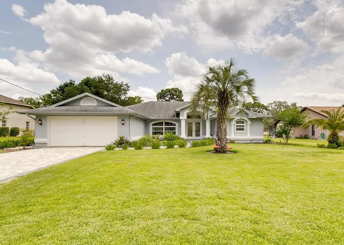 Pool, Grill & Golf Course Views: Spring Hill Stay!