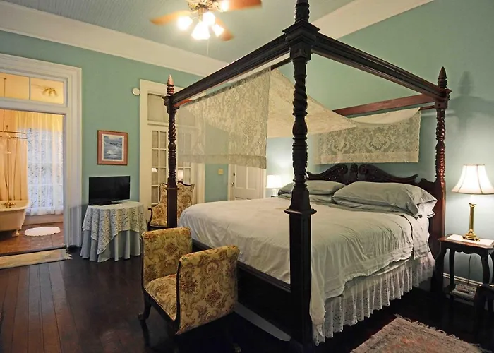 1872 Denham Inn