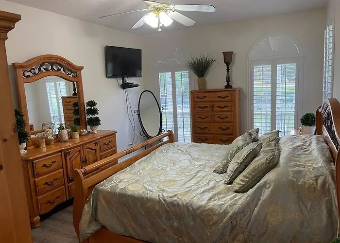 Country Villa Pool Hot Tub Game Room Pond