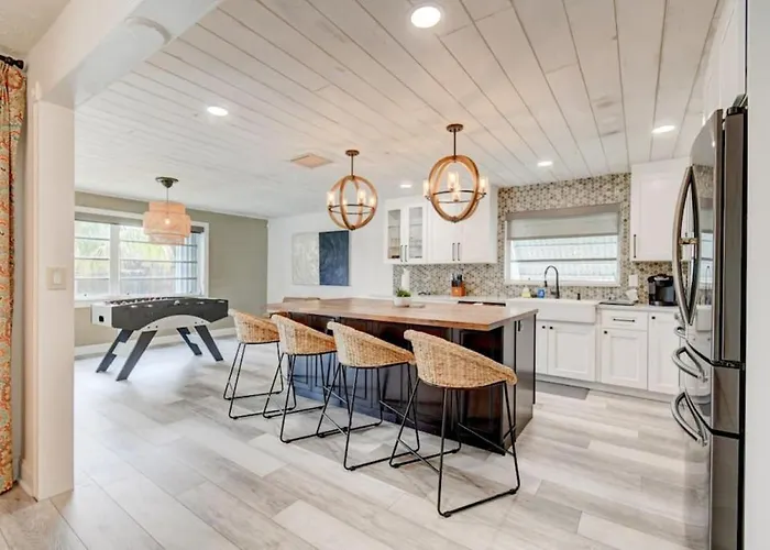 Boynton 3 2 Pool House