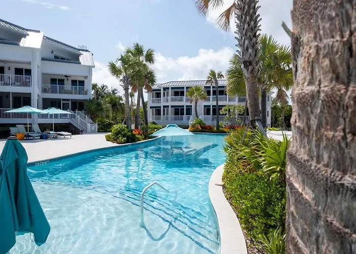 Islamorada Modern Penthouse With Private Beach