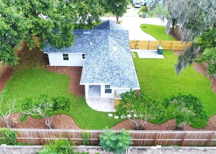 Live Oak Hideaway House