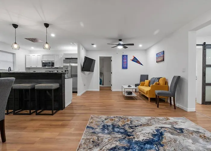 Gainesville-Newly Remodeled Home
